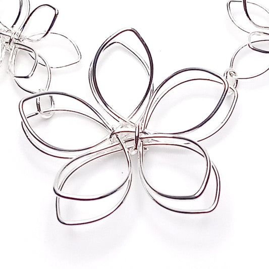 Delicate Flower Short Necklace