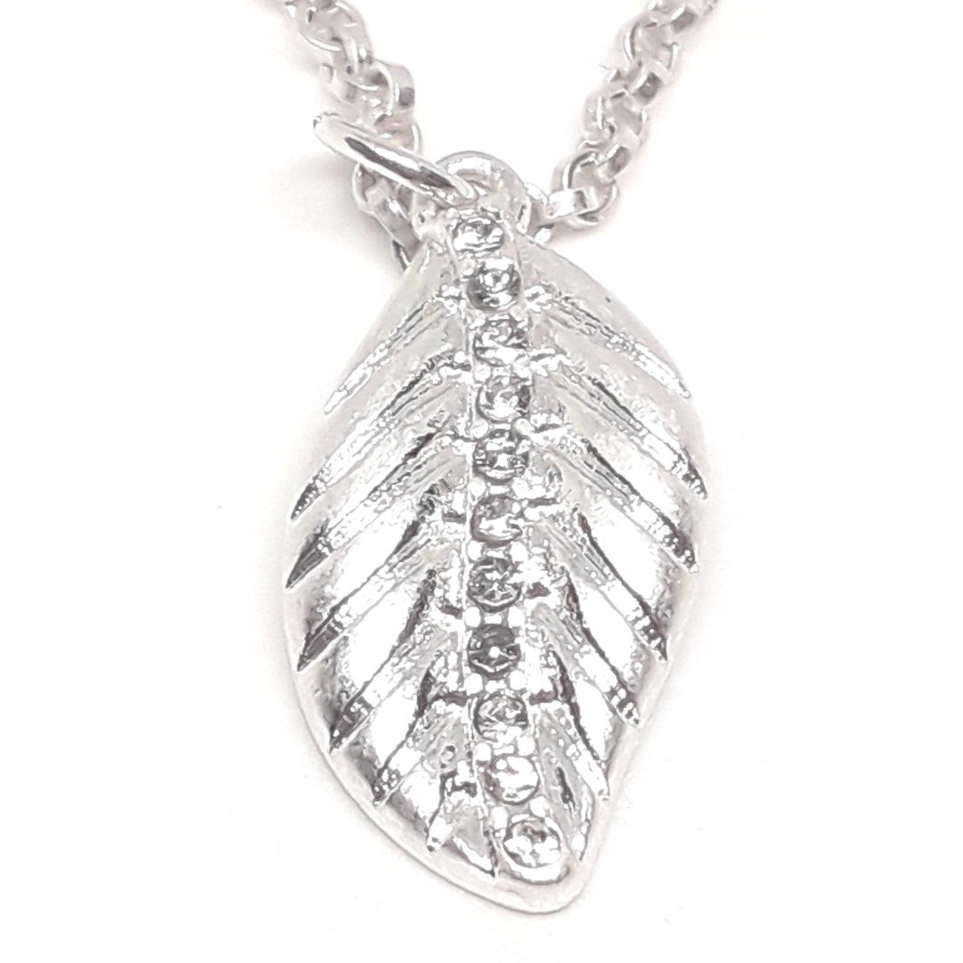 Multirow leaf necklace