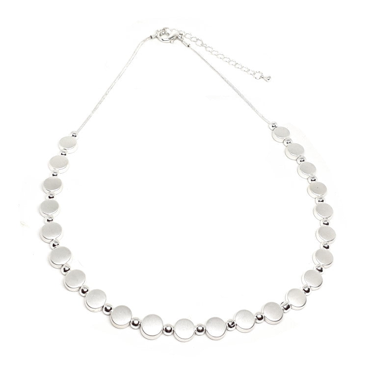 Flat circle bead short necklace