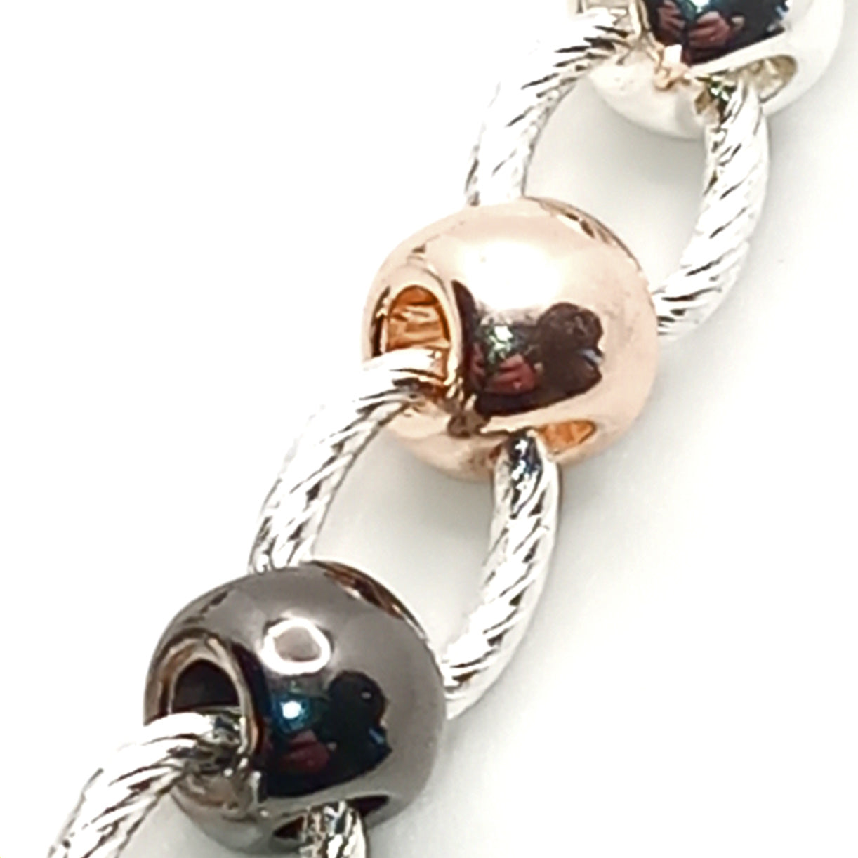 Twist Link T-Bar Short Necklace