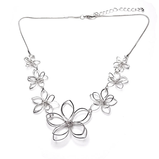 Delicate Flower Short Necklace