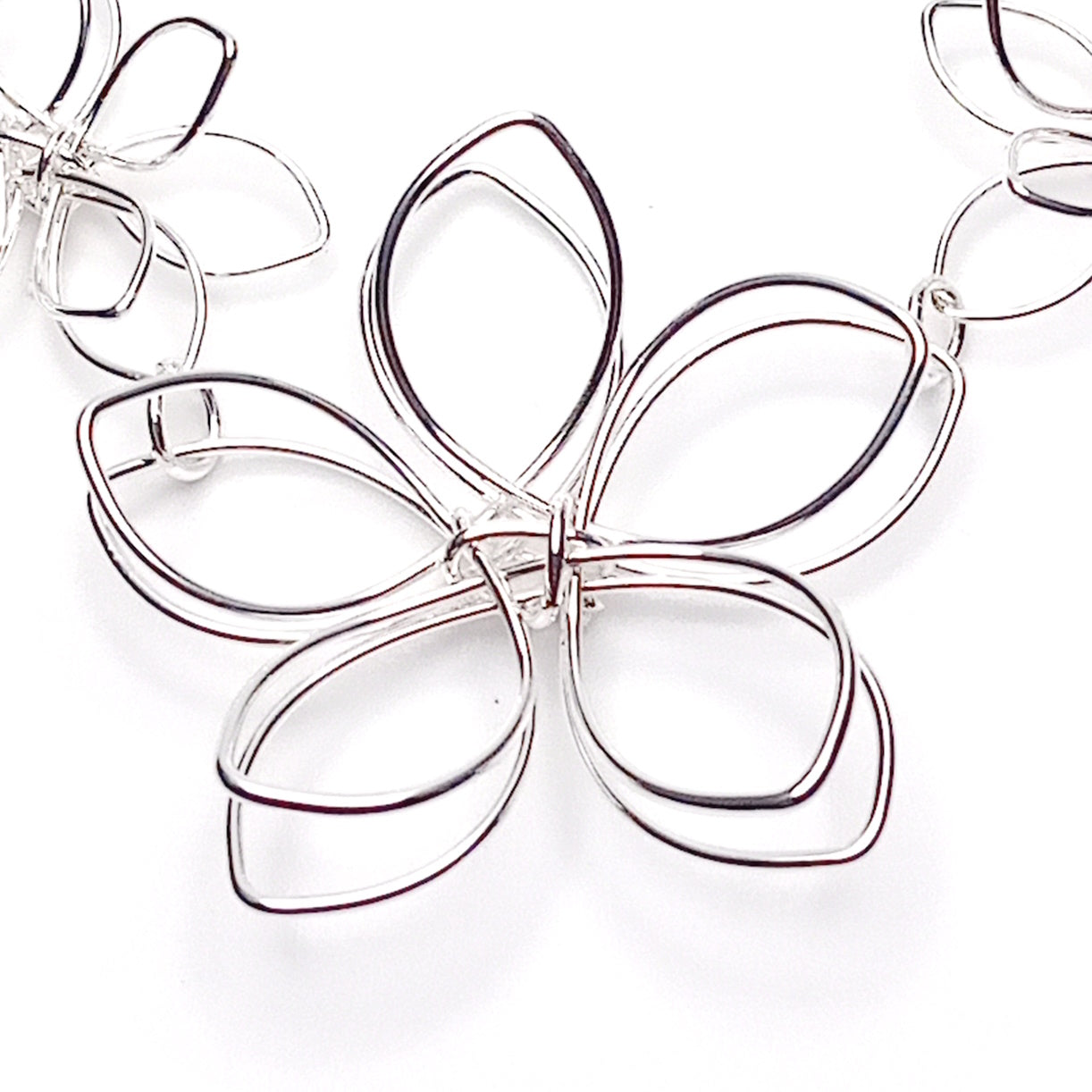 Delicate Flower Short Necklace