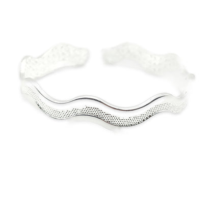 Frosted Wavy Bangle