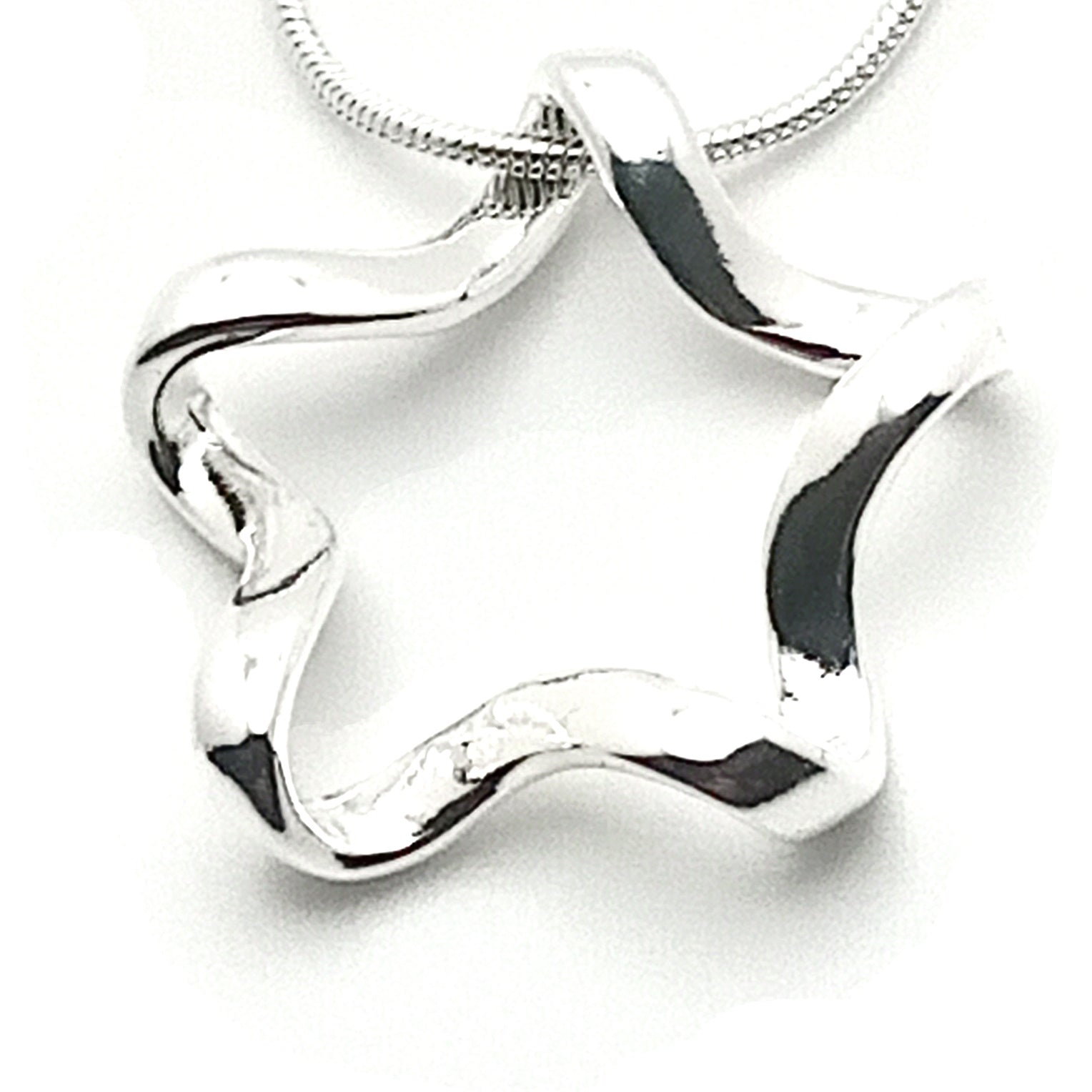 Wavy Star Pendant Necklace